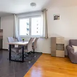 Bruno One Bedroom With Parking Apartamento