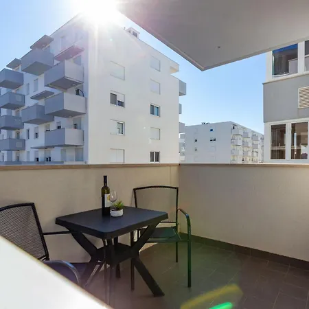 Bruno One Bedroom With Parking Lägenhet Zadar