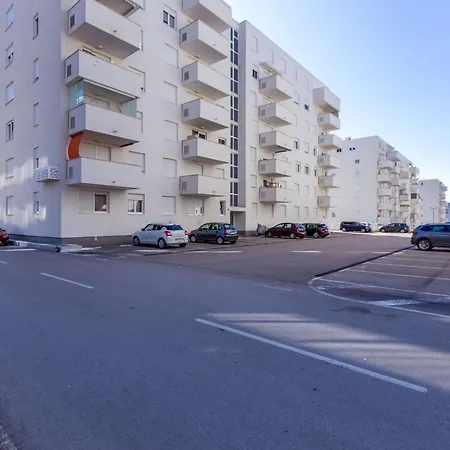 Lejlighed Bruno One Bedroom With Parking *