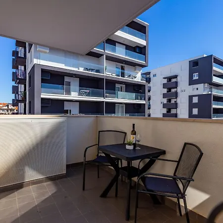 Appartement Bruno One Bedroom With Parking *