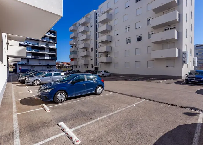 Bruno One Bedroom With Parking *